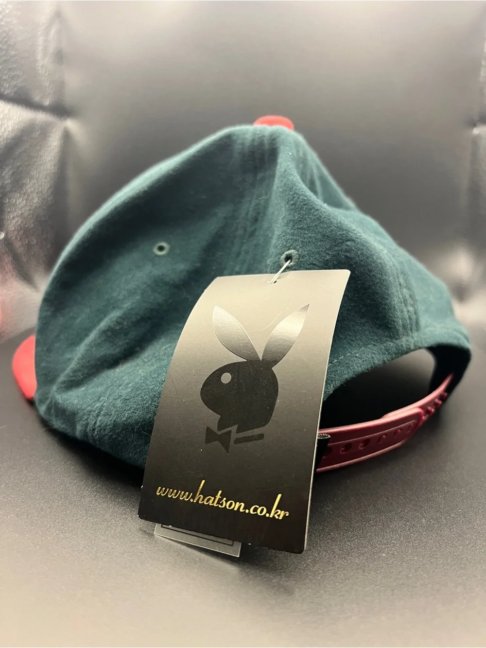 PLAYBOY Two-Tone Wool Short Brim Snapback Cap Hat - Forest Green & Red